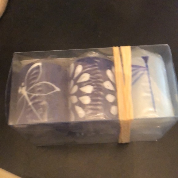 Box of 6 blue and white votive candles two hour burn time each‎ is 2 inches tall - Picture 3 of 4